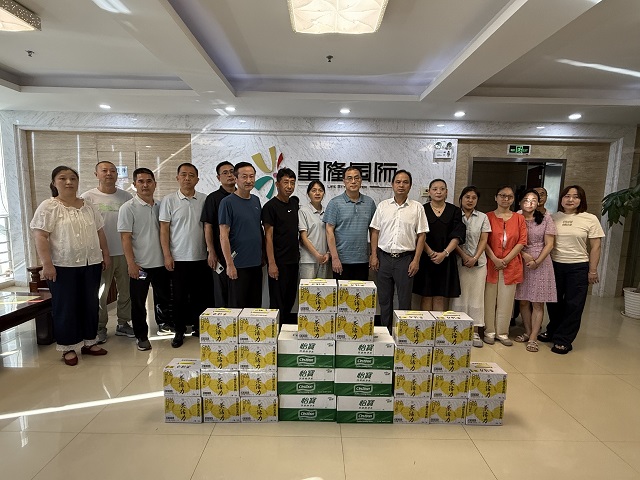 心系一線送清涼  鼓足干勁促發(fā)展 ——集團(tuán)公司赴宣城、蕪湖項(xiàng)目開展“送清涼”慰問工作